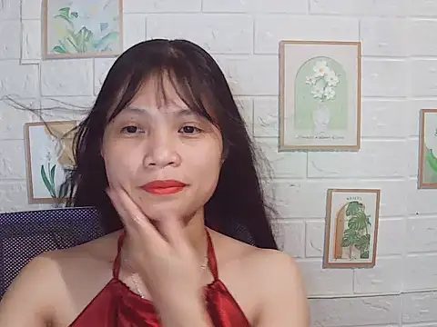 Snapshot of -Lucie-e chatting on 20, 5, 2026 -Lucie-e online show from 20, 5, 2026