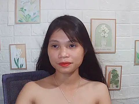 Snapshot of -Lucie-e chatting on 8, 6, 2026 -Lucie-e online show from 8, 6, 2026