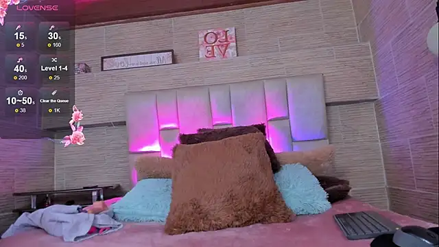 hott mature online show from 9, 7, 2026