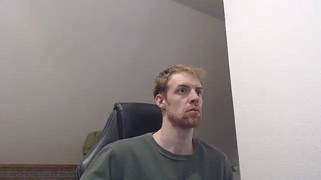 Snapshot of Milkyman7 chatting on 4, 10, 2025 Milkyman7 online show from 4, 10, 2025