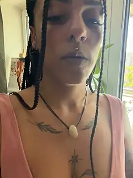 Snapshot of SweetPetiteNoir chatting on 18, 6, 2026 SweetPetiteNoir online show from 18, 6, 2026