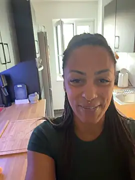 Snapshot of SweetPetiteNoir chatting on 7, 7, 2026 SweetPetiteNoir online show from 7, 7, 2026