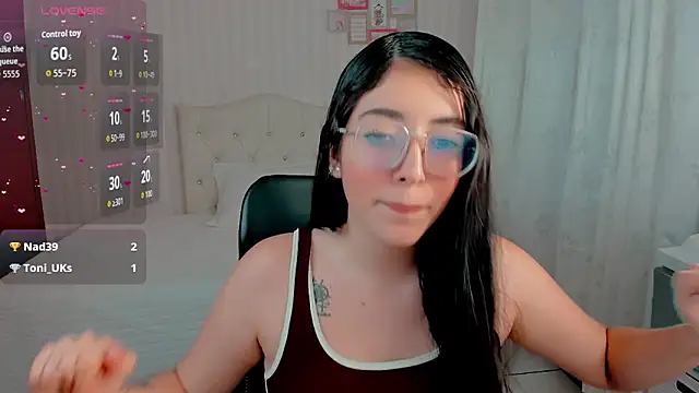 hottie emma james online show from 21, 4, 2026