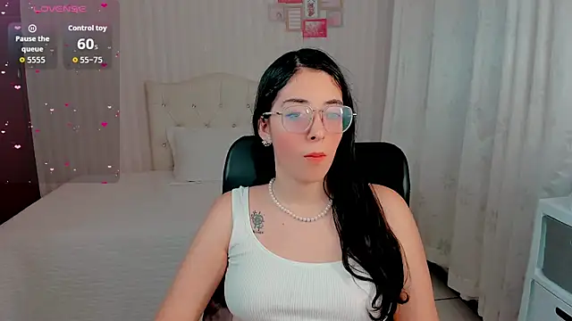 hottie emma james online show from 22, 4, 2026