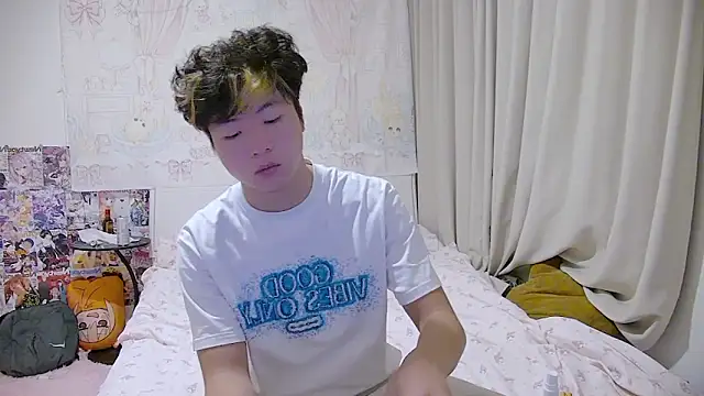 Cream-001 online show from 18, 4, 2026