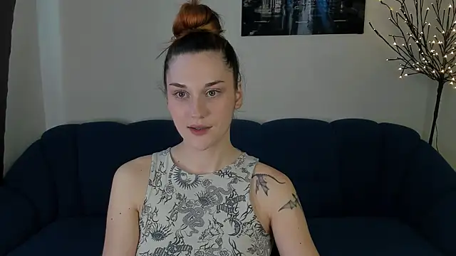 Snapshot of elani_lune chatting on 20, 6, 2026 elani lune online show from 20, 6, 2026