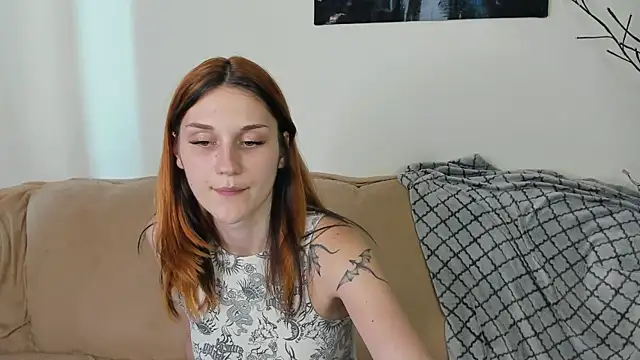 Snapshot of elani_lune chatting on 4, 8, 2026 elani lune online show from 4, 8, 2026