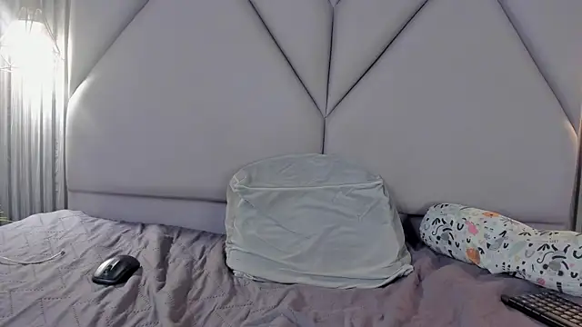 lolabunnysc online show from 21, 4, 2026