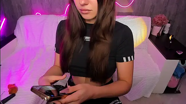 Snapshot of Elle_goldman chatting on 23, 6, 2026 Elle goldman online show from 23, 6, 2026