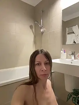 Mira Luna online show from 6, 5, 2026