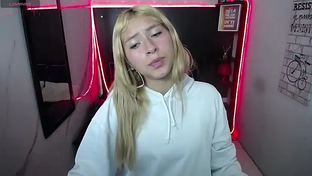 Snapshot of nancy_blonde chatting on 15, 7, 2026 nancy blonde online show from 15, 7, 2026