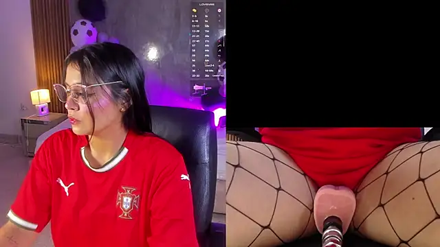 Snapshot of LuciaReid chatting on 19, 6, 2026 LuciaReid online show from 19, 6, 2026