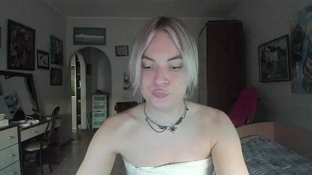 Snapshot of milliKira006 chatting on 3, 8, 2026 milliKira006 online show from 3, 8, 2026
