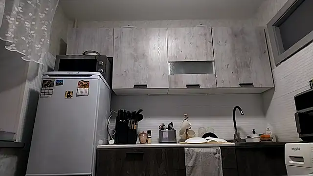 LatanyaDaivs online show from 18, 4, 2026