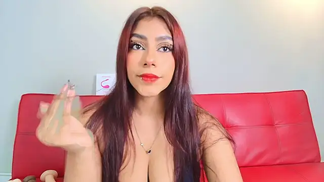Snapshot of SiennaMoore chatting on 11, 5, 2026 SiennaMoore online show from 11, 5, 2026