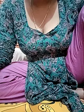 Snapshot of Misty-Meya chatting on 5, 5, 2026 Misty-Meya online show from 5, 5, 2026