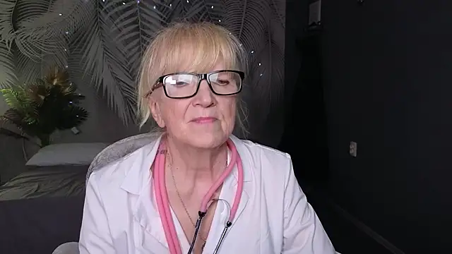Snapshot of Dr_Mireille chatting on 16, 5, 2026 Dr Mireille online show from 16, 5, 2026