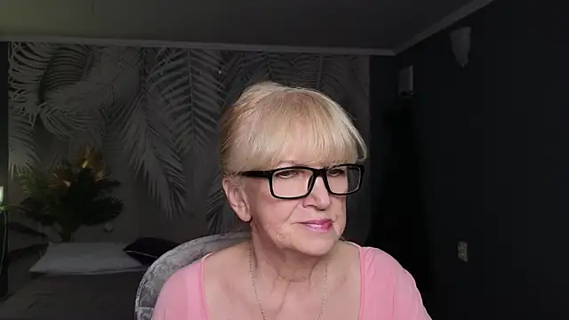 Snapshot of Dr_Mireille chatting on 3, 6, 2026 Dr Mireille online show from 3, 6, 2026
