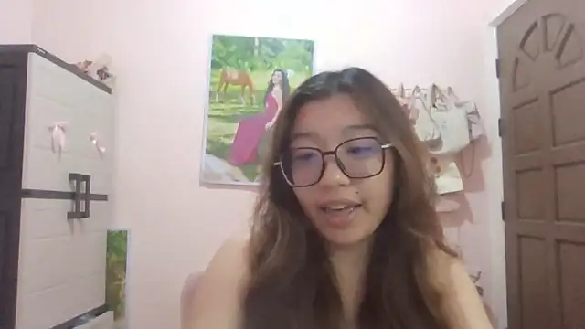 ShakiaChesbro online show from 26, 4, 2026