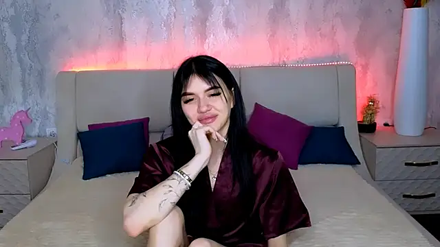 Snapshot of Holly_Beck chatting on 19, 5, 2026 Holly Beck online show from 19, 5, 2026