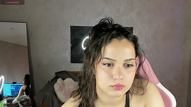 Snapshot of Vivien_Ross chatting on 6, 5, 2026 Vivien Ross online show from 6, 5, 2026