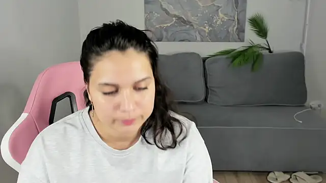 Snapshot of Vivien_Ross chatting on 18, 5, 2026 Vivien Ross online show from 18, 5, 2026