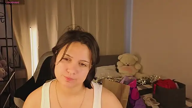 Snapshot of Vivien_Ross chatting on 16, 7, 2026 Vivien Ross online show from 16, 7, 2026
