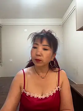 lucy-698 online show from 29, 4, 2026