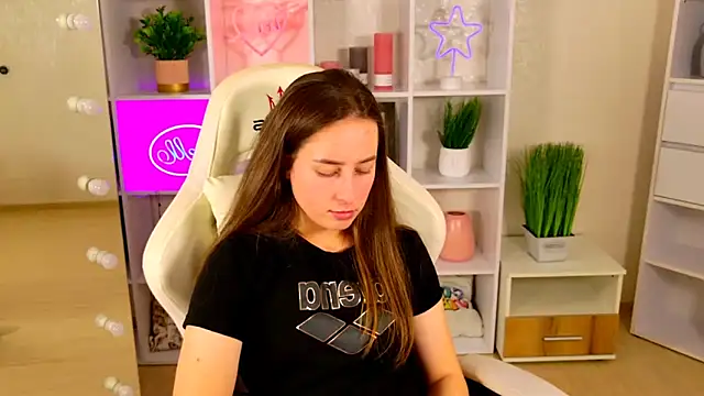 NadinnL online show from 23, 4, 2026