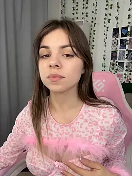 Mila Cutie online show from 4, 5, 2026