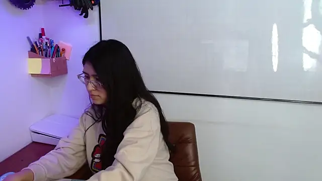 Snapshot of Danii_rizzo chatting on 6, 7, 2026 Danii rizzo online show from 6, 7, 2026