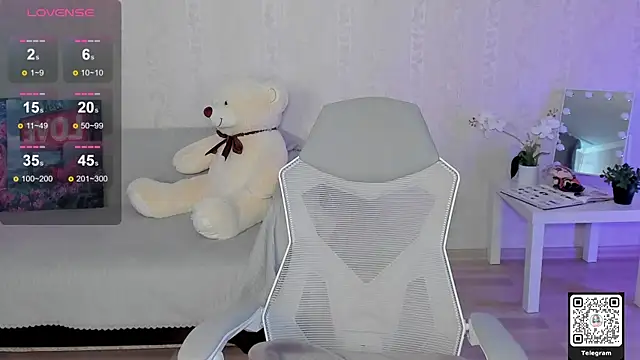 Snapshot of LinnLove chatting on 6, 5, 2026 LinnLove online show from 6, 5, 2026