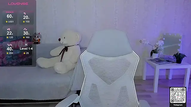 Snapshot of LinnLove chatting on 10, 5, 2026 LinnLove online show from 10, 5, 2026