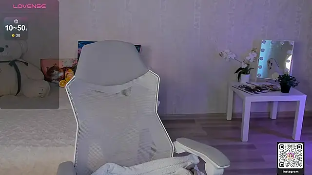 Snapshot of LinnLove chatting on 20, 5, 2026 LinnLove online show from 20, 5, 2026