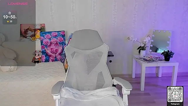 Snapshot of LinnLove chatting on 23, 5, 2026 LinnLove online show from 23, 5, 2026