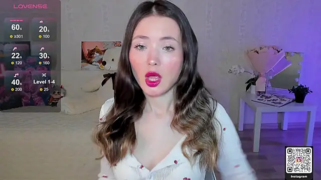 Snapshot of LinnLove chatting on 3, 6, 2026 LinnLove online show from 3, 6, 2026