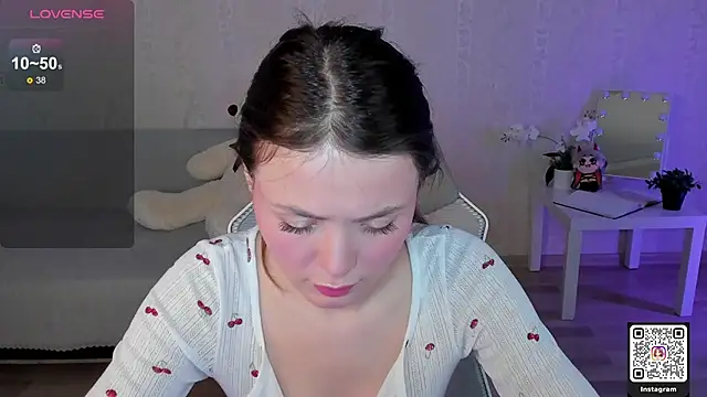 Snapshot of LinnLove chatting on 10, 6, 2026 LinnLove online show from 10, 6, 2026