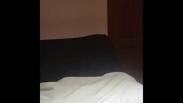 Snapshot of EscapedSibilant chatting on 5, 8, 2026 EscapedSibilant online show from 5, 8, 2026