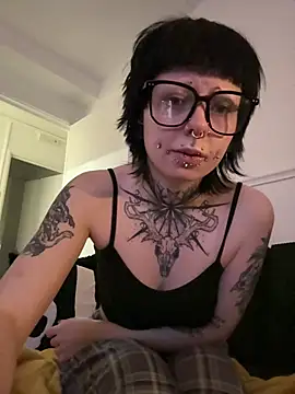 Snapshot of Cherry_Bomb_xoxo chatting on 6, 5, 2026 Cherry Bomb xoxo online show from 6, 5, 2026