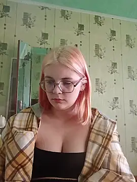 Snapshot of LoisFox chatting on 12, 5, 2026 LoisFox online show from 12, 5, 2026
