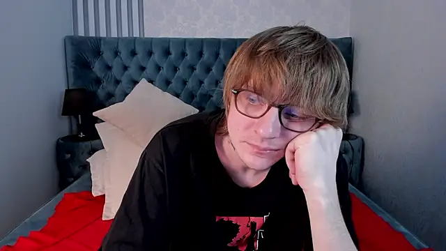 TaylerBev online show from 23, 4, 2026