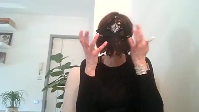 Snapshot of HelenTiAscolta chatting on 8, 5, 2026 HelenTiAscolta online show from 8, 5, 2026