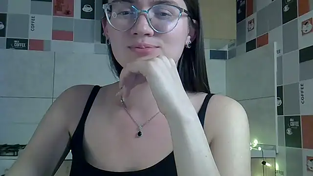 Miss Tinakiss online show from 22, 4, 2026