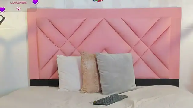 Snapshot of curly_babe chatting on 27, 6, 2026 curly babe online show from 27, 6, 2026