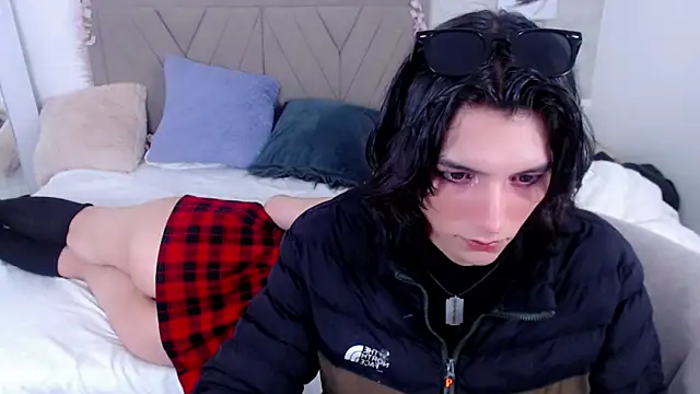 Snapshot of raven_n_matt chatting on 12, 5, 2026 raven n matt online show from 12, 5, 2026