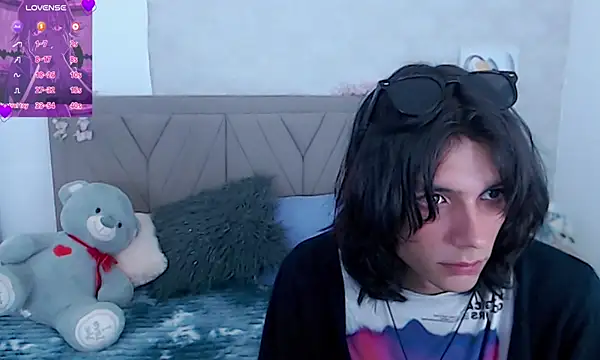 Snapshot of raven_n_matt chatting on 16, 5, 2026 raven n matt online show from 16, 5, 2026