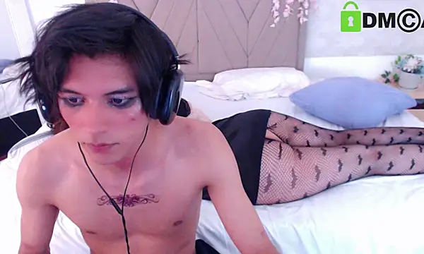 Snapshot of raven_n_matt chatting on 28, 5, 2026 raven n matt online show from 28, 5, 2026