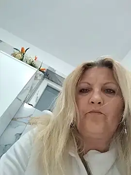 Divineblond online show from 13, 4, 2026