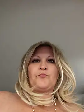 Snapshot of Divineblond chatting on 1, 6, 2026 Divineblond online show from 1, 6, 2026