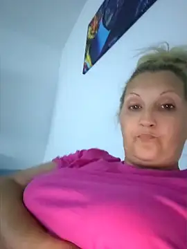 Snapshot of Divineblond chatting on 3, 6, 2026 Divineblond online show from 3, 6, 2026